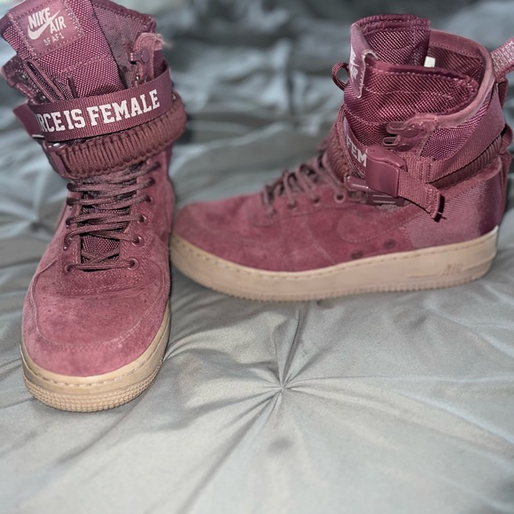 “The force is female” Air Force 1 - Picture 5 of 6